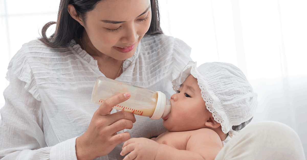 Feeding your baby with formula